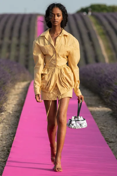 Look 61